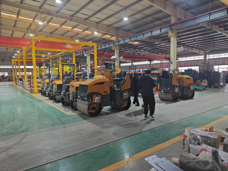 小型壓路機(jī)價(jià)格不能盲從，先把知識(shí)來(lái)學(xué)起！