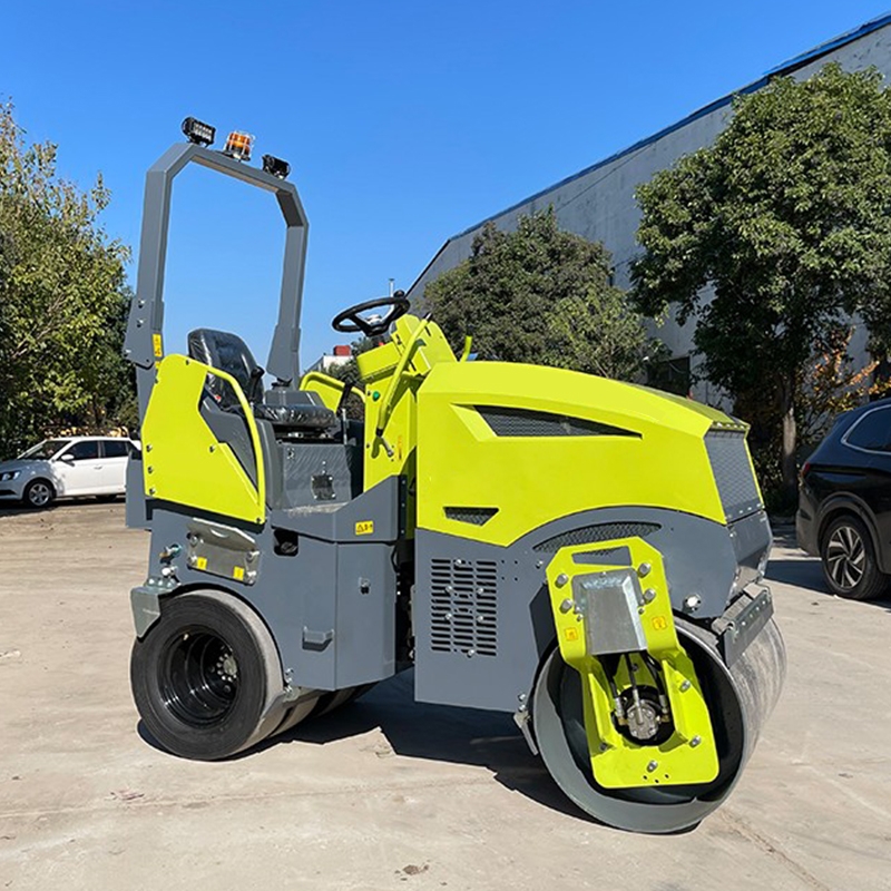 新款4噸單支撐前鋼后膠座駕式壓路機(jī)BM4000