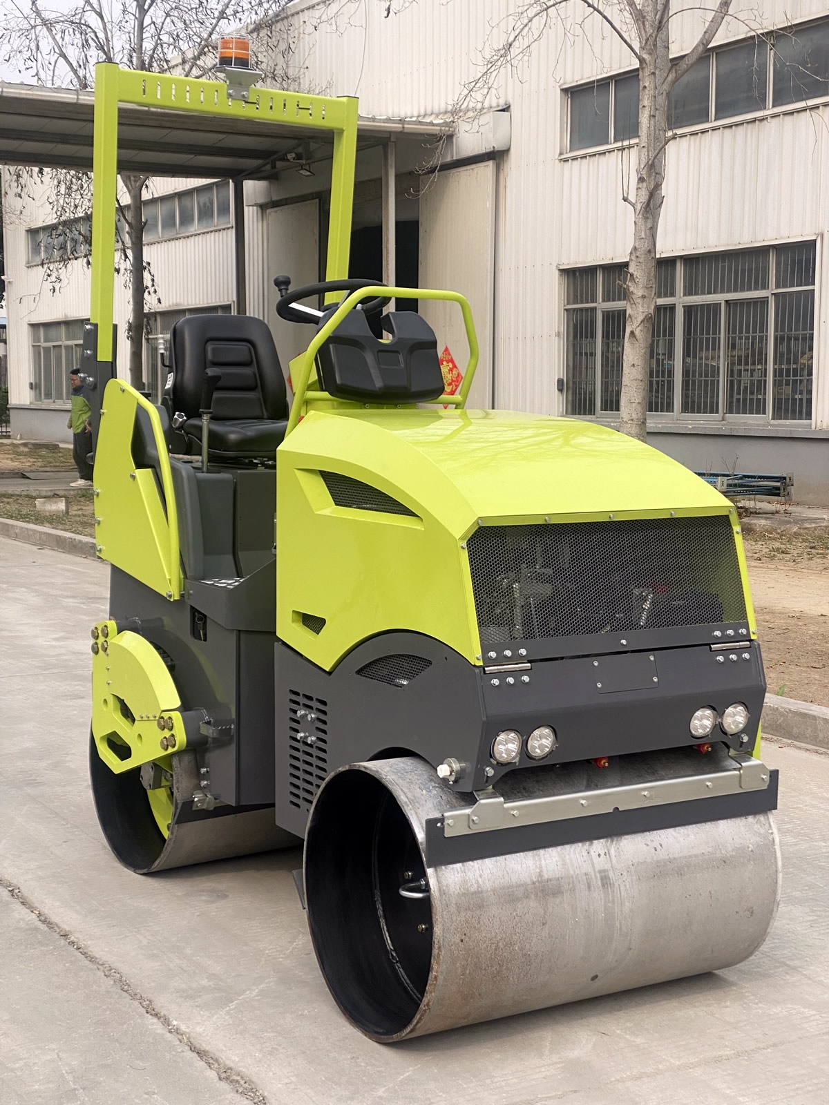 新款2噸鉸接式雙鋼輪單臂懸掛壓路機(jī)BM2000U